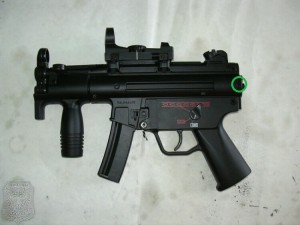 recenze_mp5k_galaxy_vybrus_pro_vedeni_kabelu_na_pazbu.jpg